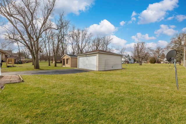 38 N Rebecca Street, Glenwood, IL 60425