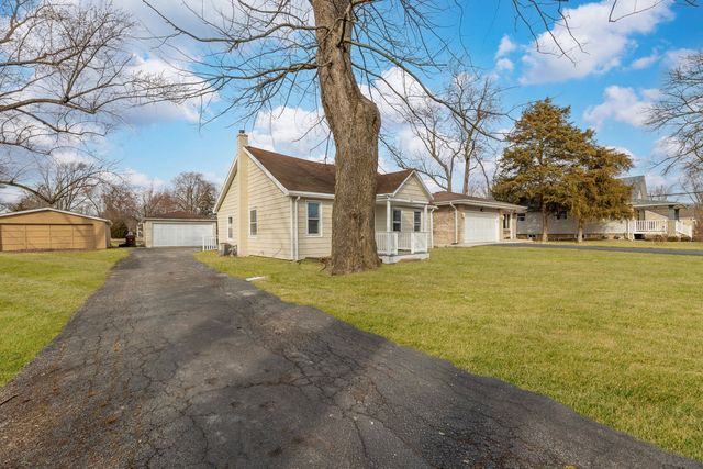 38 N Rebecca Street, Glenwood, IL 60425