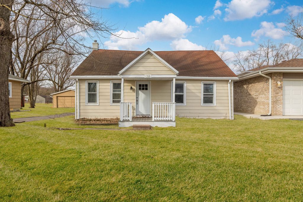 38 N Rebecca Street, Glenwood, IL 60425