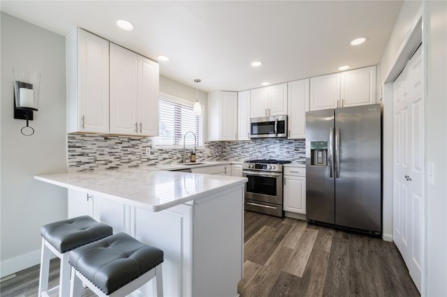 75 New Wickham Drive, Penfield, NY 14526