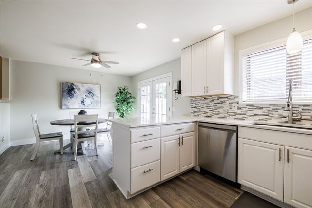 75 New Wickham Drive, Penfield, NY 14526