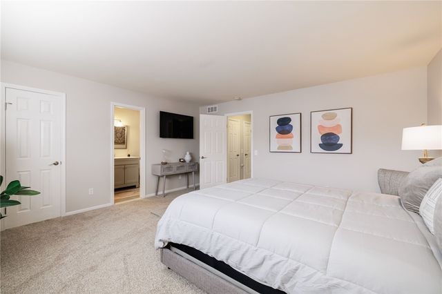 75 New Wickham Drive, Penfield, NY 14526