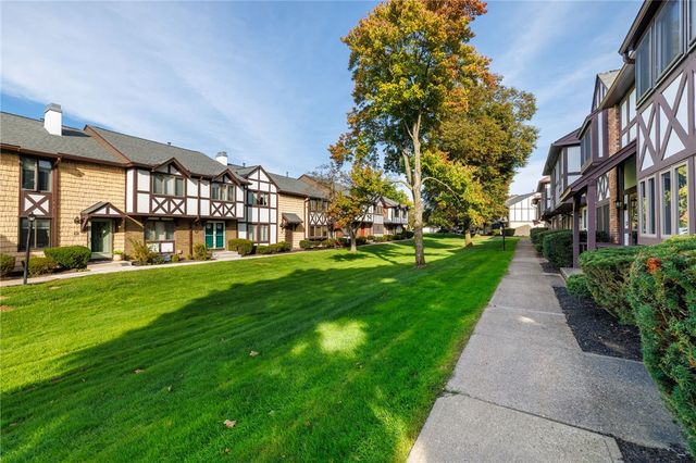 75 New Wickham Drive, Penfield, NY 14526