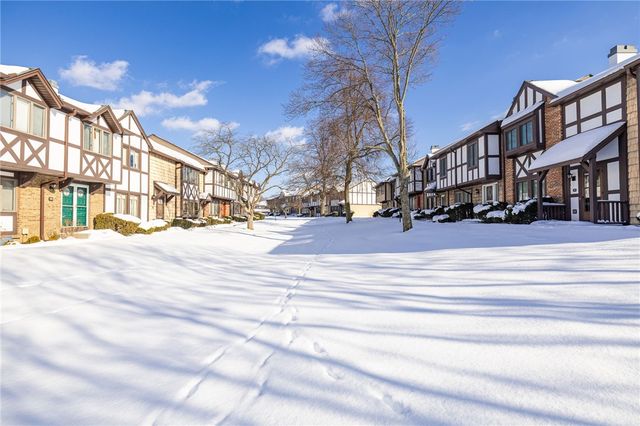 75 New Wickham Drive, Penfield, NY 14526