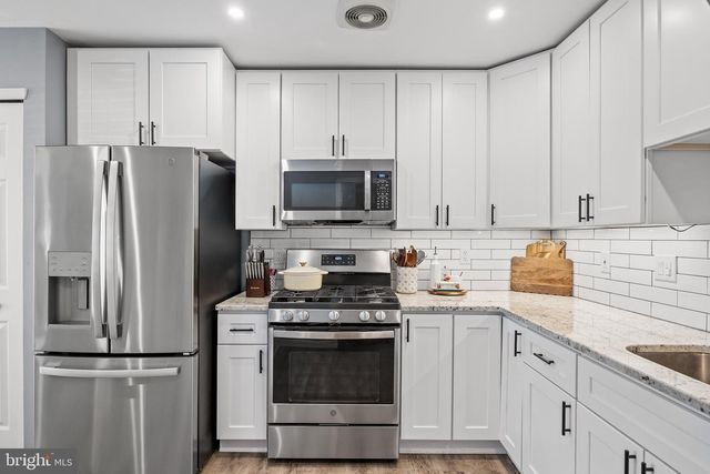 1301 LAKESIDE DR, Palmyra, NJ 08065