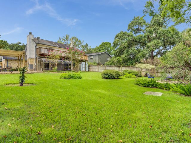 208 Old Oaks, League City, TX 77573