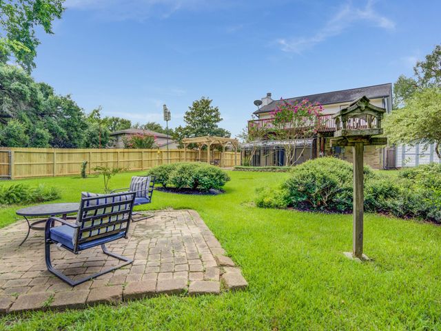 208 Old Oaks, League City, TX 77573