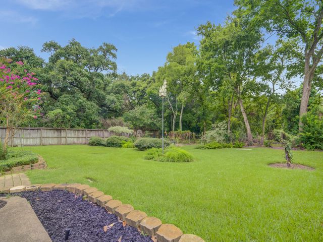 208 Old Oaks, League City, TX 77573