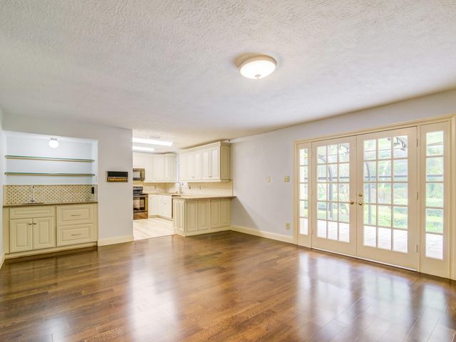 208 Old Oaks, League City, TX 77573