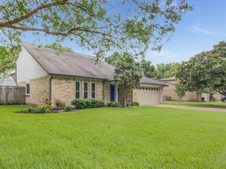 208 Old Oaks, League City, TX 77573