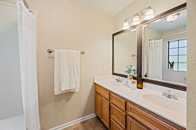 111 Stephen LN, Georgetown, TX 78626
