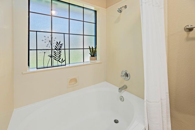 111 Stephen LN, Georgetown, TX 78626