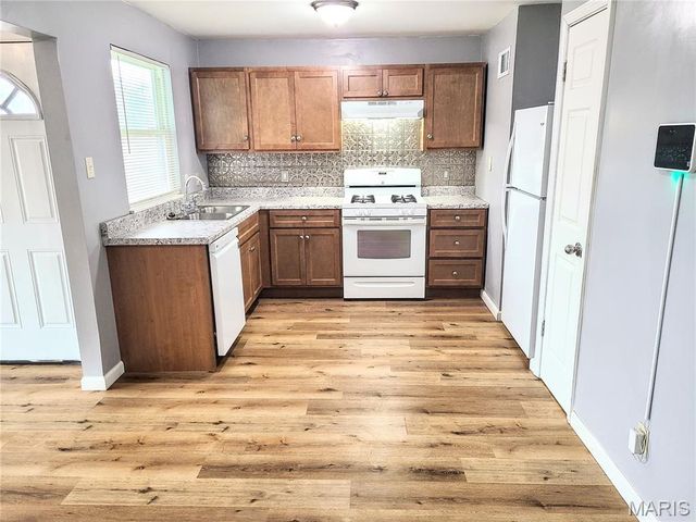 9017 Clarion Drive, St Louis, MO 63136