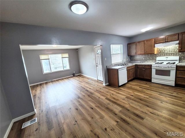 9017 Clarion Drive, St Louis, MO 63136