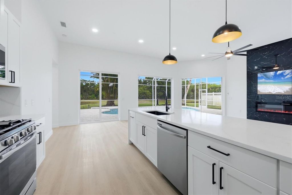 8115 PLANTERS KNOLL TERRACE