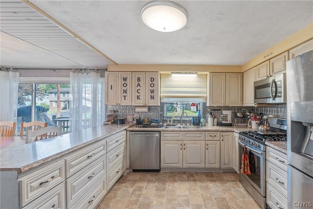 5657 Stevens Drive, Cicero, NY 13039