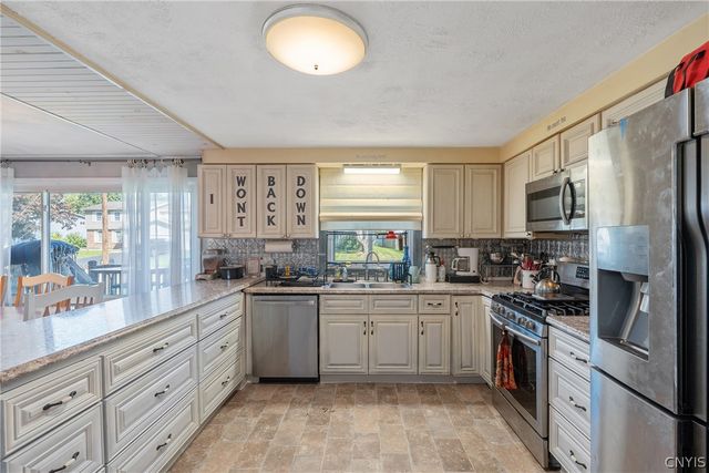5657 Stevens Drive, Cicero, NY 13039