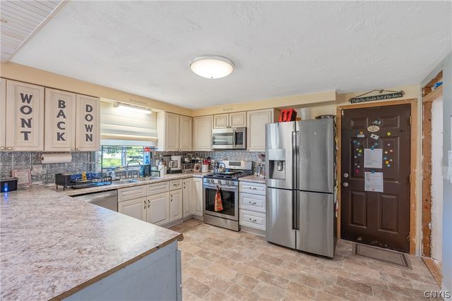 5657 Stevens Drive, Cicero, NY 13039