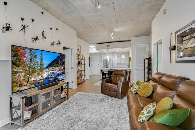 360 Nueces ST 1405, Austin, TX 78701