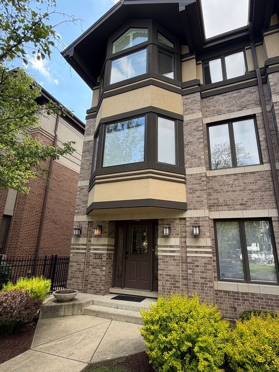 110 N Myrtle Avenue, Elmhurst, IL 60126