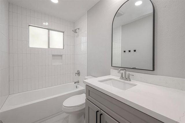 6 N Waxberry Road, The Woodlands, TX 77381