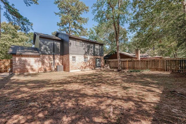 6 N Waxberry Road, The Woodlands, TX 77381