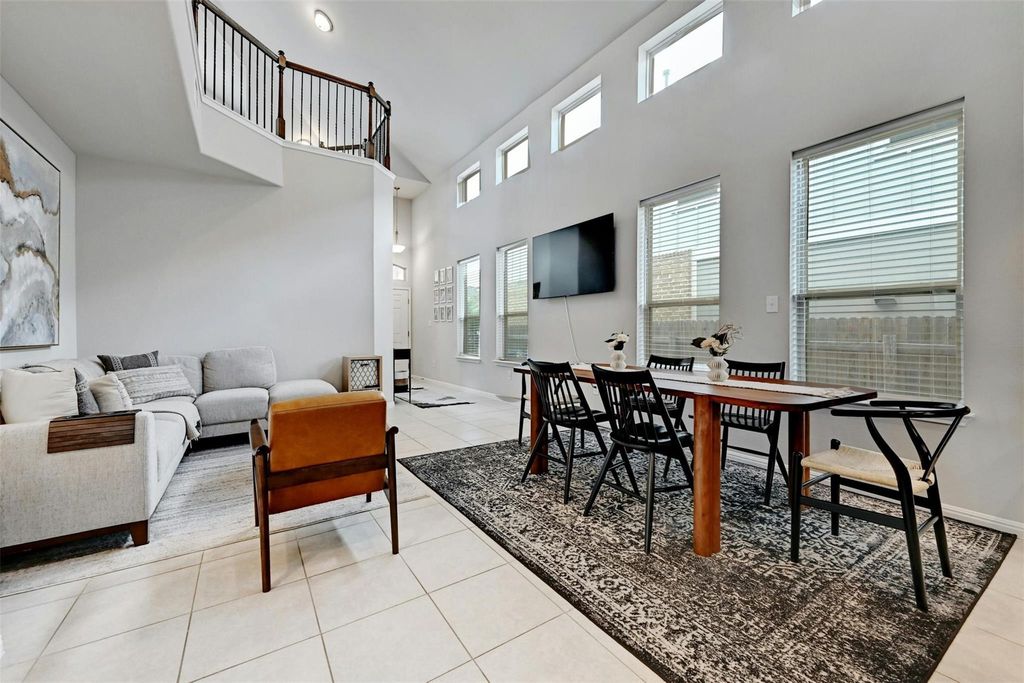 11904 Farrier LN 30, Austin, TX 78748