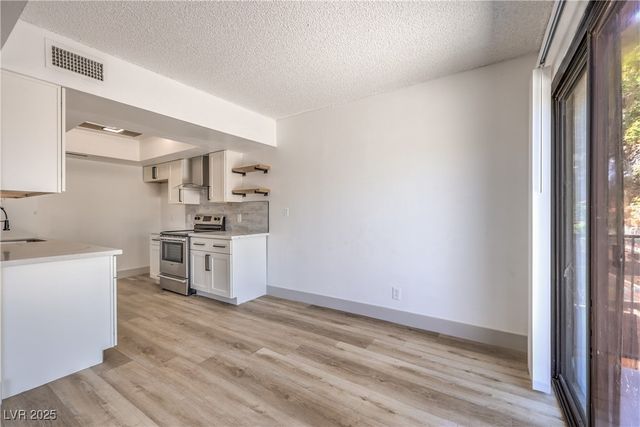 250 Shadybrook Lane D, Las Vegas, NV 89107