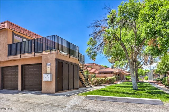 250 Shadybrook Lane D, Las Vegas, NV 89107