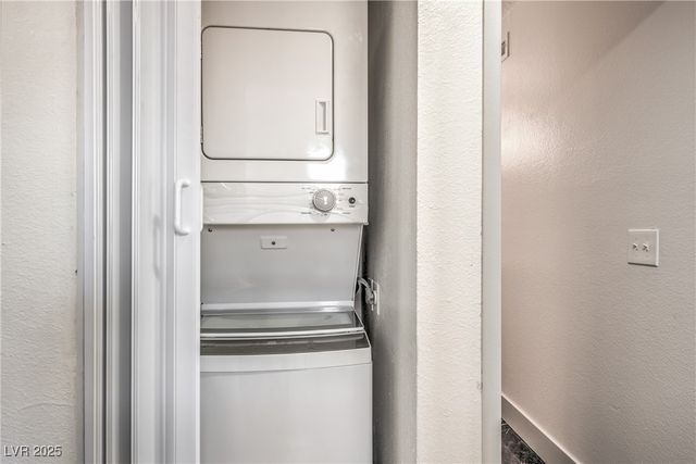 250 Shadybrook Lane D, Las Vegas, NV 89107