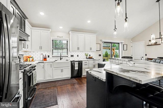 227 DAISY DR, Lebanon, PA 17046