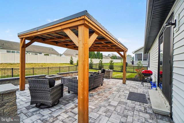 227 DAISY DR, Lebanon, PA 17046