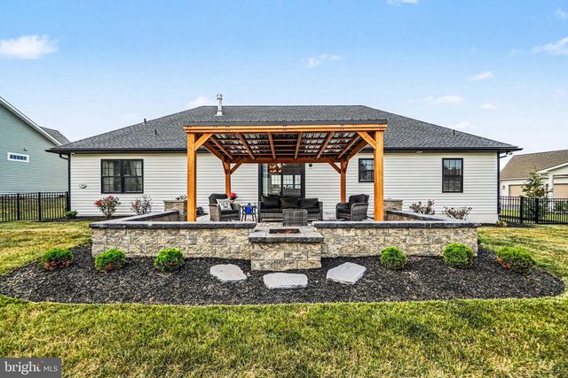 227 DAISY DR, Lebanon, PA 17046