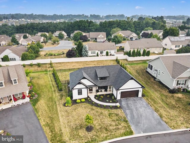 227 DAISY DR, Lebanon, PA 17046