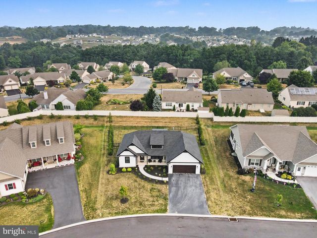 227 DAISY DR, Lebanon, PA 17046