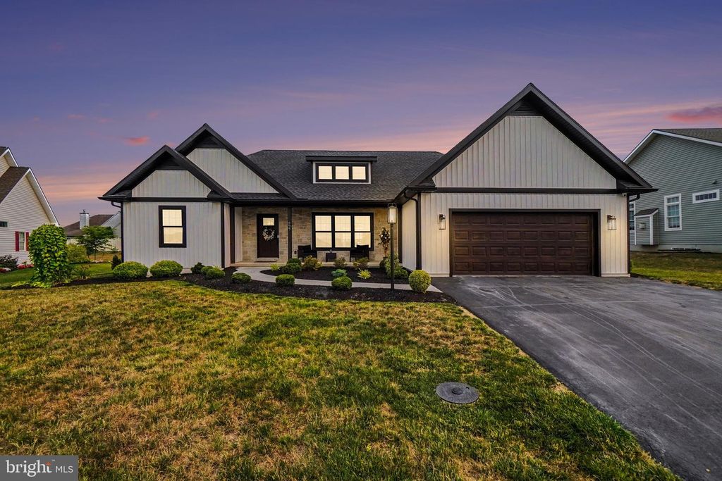 227 DAISY DR, Lebanon, PA 17046