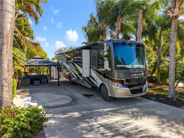 10074 Parkwood Dr., Fort Myers, FL 33905