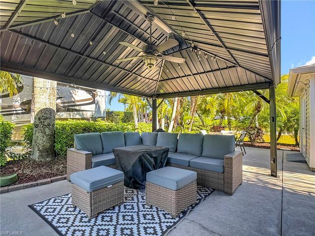 10074 Parkwood Dr., Fort Myers, FL 33905