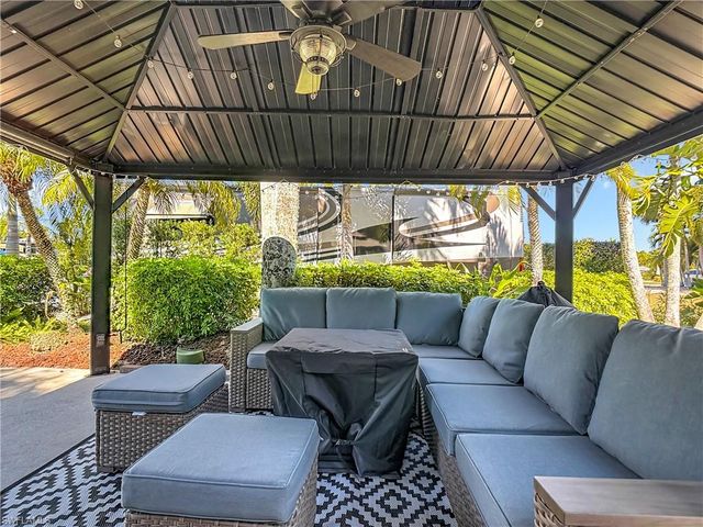 10074 Parkwood Dr., Fort Myers, FL 33905