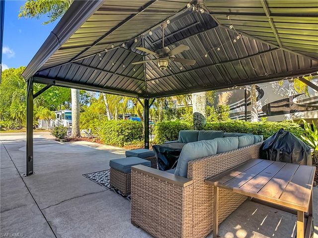 10074 Parkwood Dr., Fort Myers, FL 33905