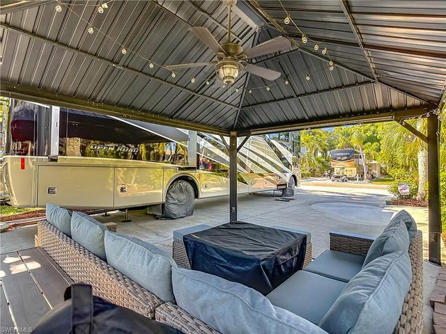 10074 Parkwood Dr., Fort Myers, FL 33905