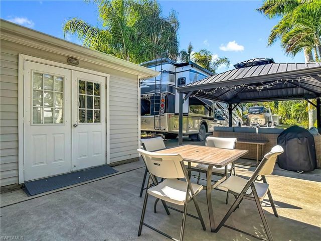 10074 Parkwood Dr., Fort Myers, FL 33905