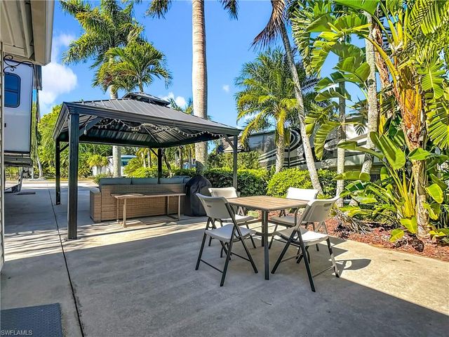 10074 Parkwood Dr., Fort Myers, FL 33905