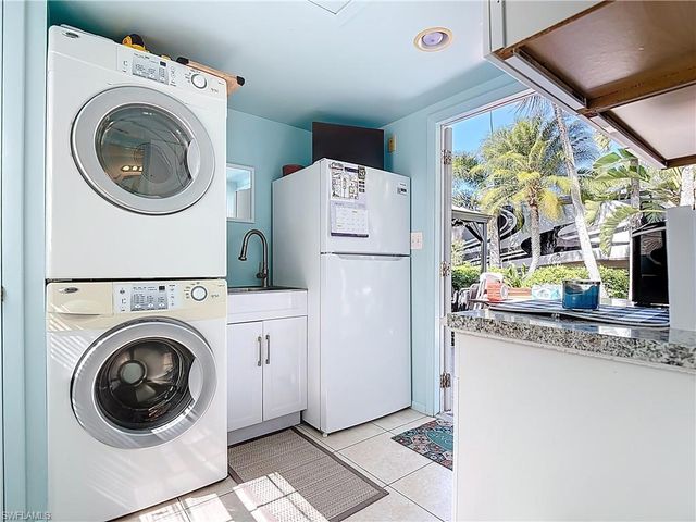 10074 Parkwood Dr., Fort Myers, FL 33905