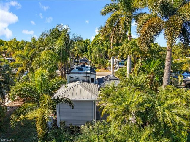 10074 Parkwood Dr., Fort Myers, FL 33905