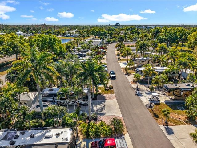 10074 Parkwood Dr., Fort Myers, FL 33905