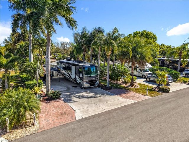 10074 Parkwood Dr., Fort Myers, FL 33905