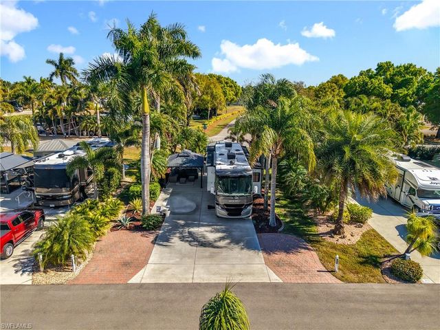 10074 Parkwood Dr., Fort Myers, FL 33905