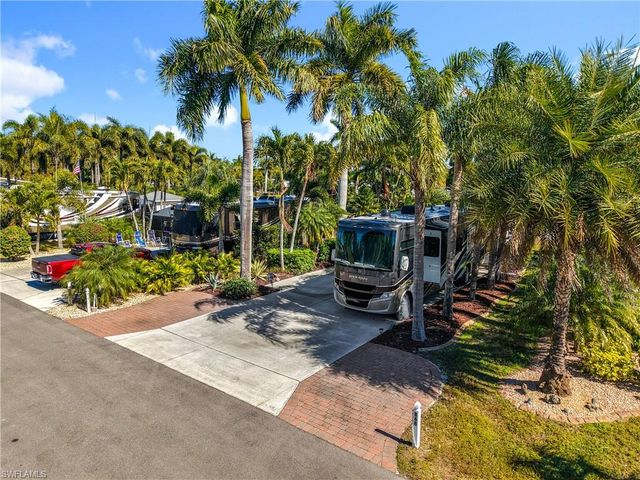 10074 Parkwood Dr., Fort Myers, FL 33905