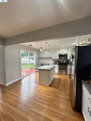 26847 Gaither Way, Hayward, CA 94544